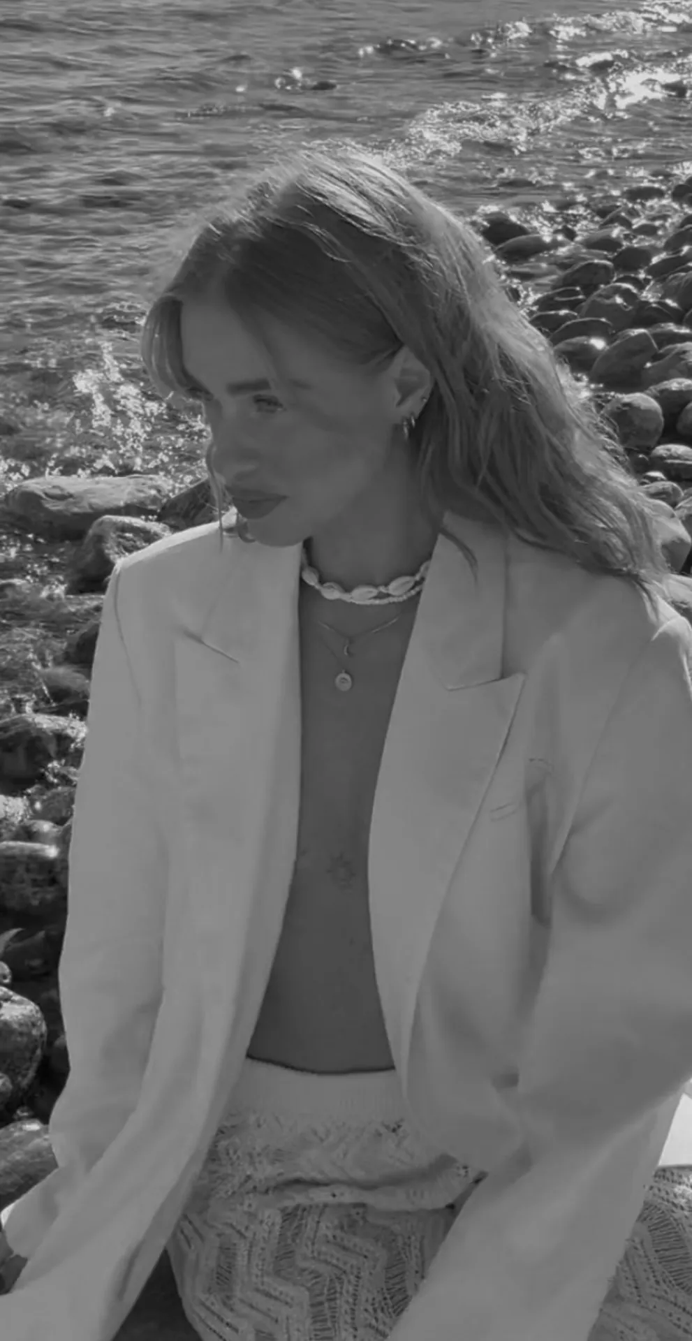 The quiet hours between tide and shore — LUĒR journal on slow living and home fragrance